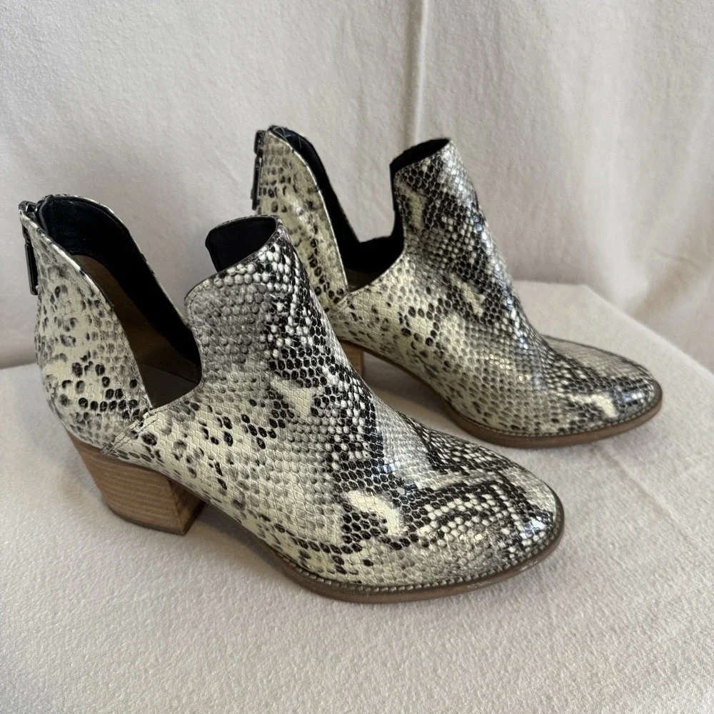 Blondo Waterproof Booties‎ B6689 236 Size 8.5M Cream Black Mock Snakeskin
